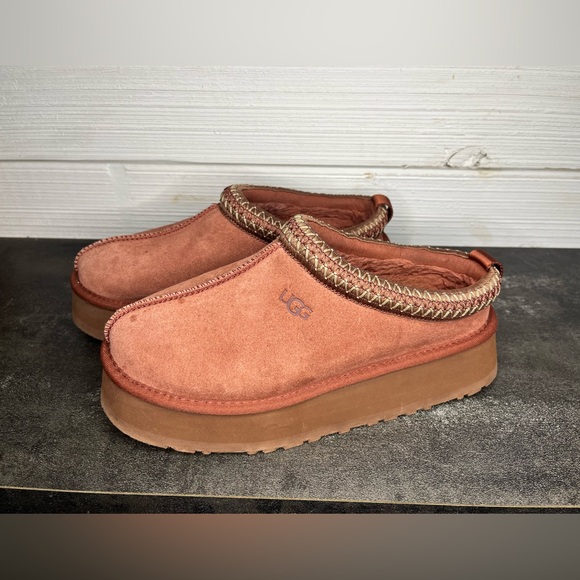 UGG Shoes - UGG Women's Tazz Slipper in Red Jasper Size 8 Woman’s Shoes Platform